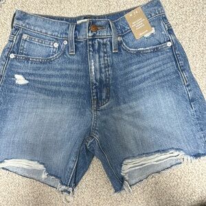 Madewell relaxed mid-length denim shorts size 24